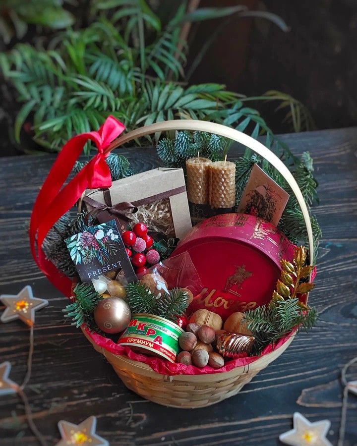 Корзина со сладостями «Изысканный Праздник»